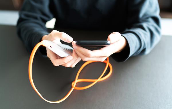 手機(jī)整夜充電可行嗎？有啥注意事項(xiàng)？這幾點(diǎn)要掌握